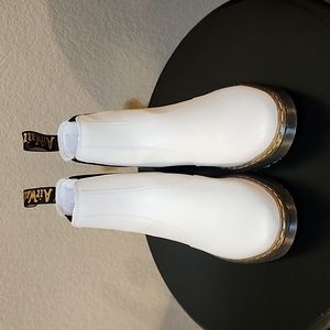 NEW Dorrian Chelsea White Leather, Dr. Martens Unisex Boot W:10 M:9